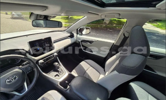 Sayi Na hannu Toyota RAV4 White Mota in Fougamou a Muddin Sayi Na hannu Toyota RAV4 White Mota in Fougamou a Muddin