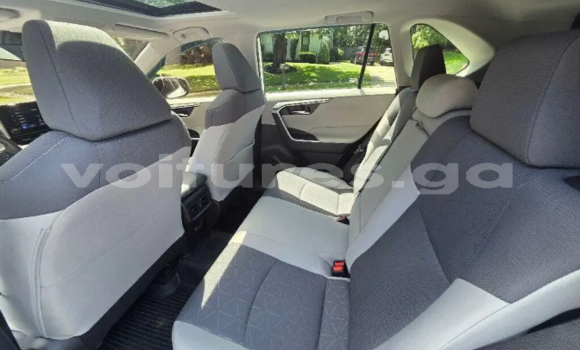 Sayi Na hannu Toyota RAV4 White Mota in Fougamou a Muddin Sayi Na hannu Toyota RAV4 White Mota in Fougamou a Muddin