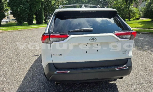 Sayi Na hannu Toyota RAV4 White Mota in Fougamou a Muddin Sayi Na hannu Toyota RAV4 White Mota in Fougamou a Muddin