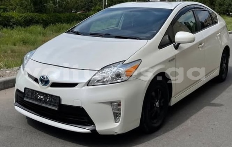 Big with watermark toyota prius estuaire libreville 8353