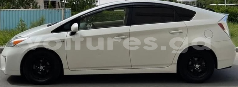 Big with watermark toyota prius estuaire libreville 8353