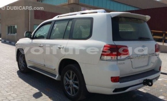 Acheter Import Voiture Toyota Land Cruiser Blanc à Import - Dubai, Estuaire Acheter Import Voiture Toyota Land Cruiser Blanc à Import - Dubai, Estuaire