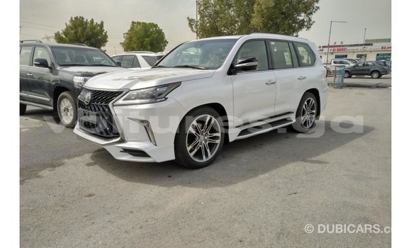 Acheter Import Voiture Lexus LX Blanc à Import - Dubai, Estuaire Acheter Import Voiture Lexus LX Blanc à Import - Dubai, Estuaire