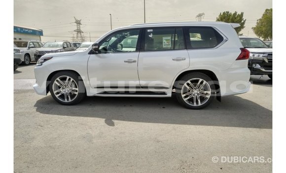 Acheter Import Voiture Lexus LX Blanc à Import - Dubai, Estuaire Acheter Import Voiture Lexus LX Blanc à Import - Dubai, Estuaire