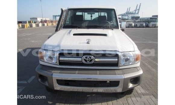 Acheter Import Voiture Toyota Land Cruiser Blanc à Import - Dubai, Estuaire Acheter Import Voiture Toyota Land Cruiser Blanc à Import - Dubai, Estuaire