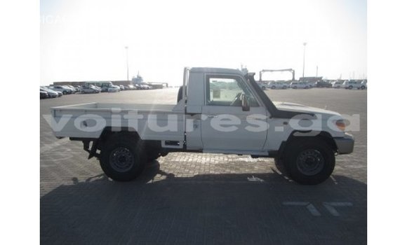 Acheter Import Voiture Toyota Land Cruiser Blanc à Import - Dubai, Estuaire Acheter Import Voiture Toyota Land Cruiser Blanc à Import - Dubai, Estuaire