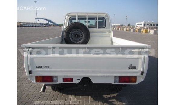 Acheter Import Voiture Toyota Land Cruiser Blanc à Import - Dubai, Estuaire Acheter Import Voiture Toyota Land Cruiser Blanc à Import - Dubai, Estuaire
