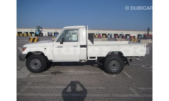 Acheter Import Voiture Toyota Land Cruiser Blanc à Import - Dubai, Estuaire Acheter Import Voiture Toyota Land Cruiser Blanc à Import - Dubai, Estuaire