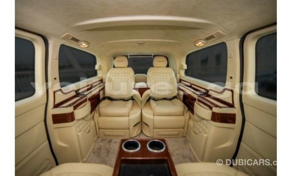 Acheter Import Voiture Mercedes-Benz 190 (W201) Noir à Import - Dubai, Estuaire