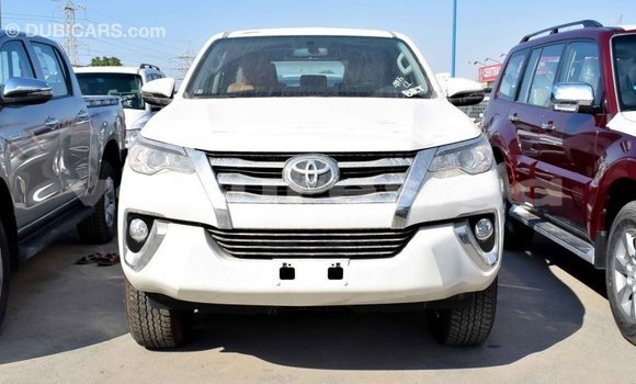 Acheter Import Voiture Toyota Fortuner Blanc à Import - Dubai, Estuaire Acheter Import Voiture Toyota Fortuner Blanc à Import - Dubai, Estuaire