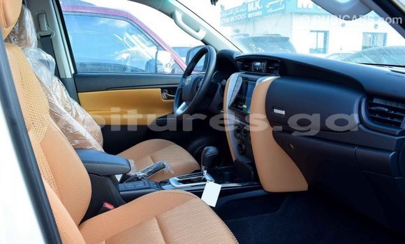 Acheter Import Voiture Toyota Fortuner Blanc à Import - Dubai, Estuaire Acheter Import Voiture Toyota Fortuner Blanc à Import - Dubai, Estuaire