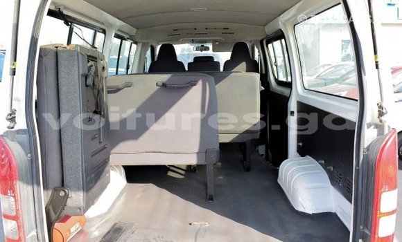 Acheter Import Voiture Toyota Hiace Blanc à Import - Dubai, Estuaire Acheter Import Voiture Toyota Hiace Blanc à Import - Dubai, Estuaire