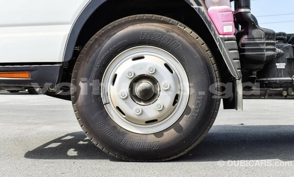 Acheter Import Voiture Mitsubishi Carisma Blanc à Import - Dubai, Estuaire Acheter Import Voiture Mitsubishi Carisma Blanc à Import - Dubai, Estuaire