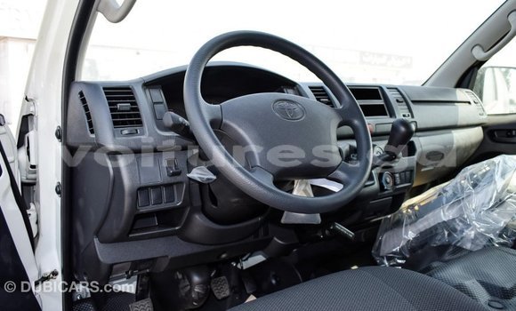 Acheter Import Voiture Toyota Hiace Blanc à Import - Dubai, Estuaire Acheter Import Voiture Toyota Hiace Blanc à Import - Dubai, Estuaire
