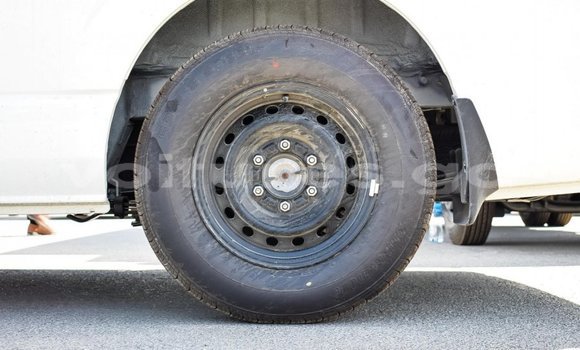 Acheter Import Voiture Toyota Hiace Blanc à Import - Dubai, Estuaire Acheter Import Voiture Toyota Hiace Blanc à Import - Dubai, Estuaire