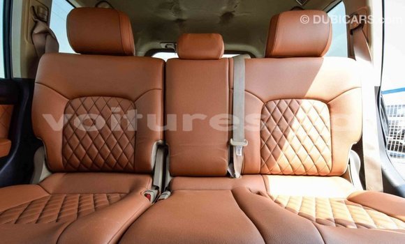 Acheter Import Voiture Toyota Land Cruiser Noir à Import - Dubai, Estuaire Acheter Import Voiture Toyota Land Cruiser Noir à Import - Dubai, Estuaire
