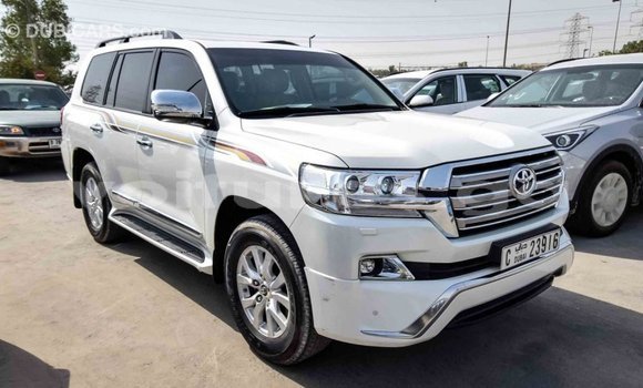 Acheter Import Voiture Toyota Land Cruiser Blanc à Import - Dubai, Estuaire Acheter Import Voiture Toyota Land Cruiser Blanc à Import - Dubai, Estuaire