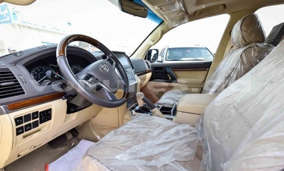Acheter Import Voiture Toyota Land Cruiser Blanc à Import - Dubai, Estuaire Acheter Import Voiture Toyota Land Cruiser Blanc à Import - Dubai, Estuaire