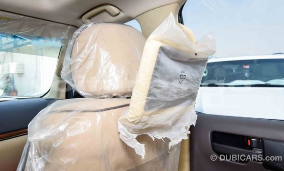 Acheter Import Voiture Toyota Land Cruiser Blanc à Import - Dubai, Estuaire Acheter Import Voiture Toyota Land Cruiser Blanc à Import - Dubai, Estuaire