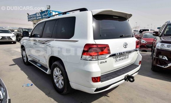 Acheter Import Voiture Toyota Land Cruiser Blanc à Import - Dubai, Estuaire Acheter Import Voiture Toyota Land Cruiser Blanc à Import - Dubai, Estuaire