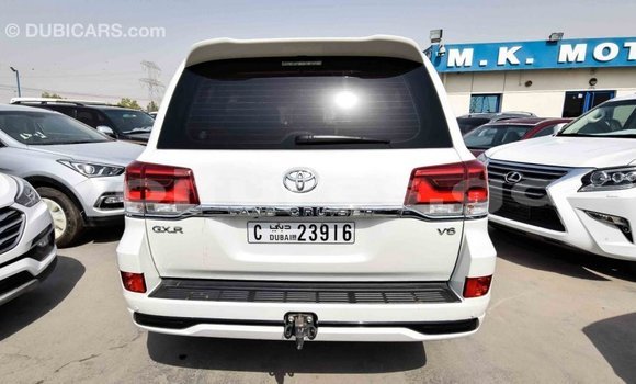 Acheter Import Voiture Toyota Land Cruiser Blanc à Import - Dubai, Estuaire Acheter Import Voiture Toyota Land Cruiser Blanc à Import - Dubai, Estuaire