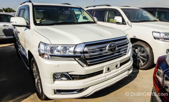 Acheter Import Voiture Toyota Land Cruiser Blanc à Import - Dubai, Estuaire Acheter Import Voiture Toyota Land Cruiser Blanc à Import - Dubai, Estuaire