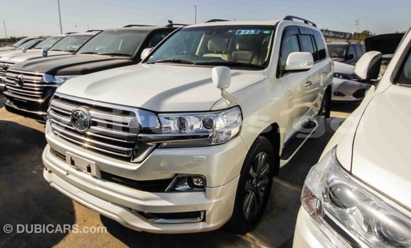 Acheter Import Voiture Toyota Land Cruiser Blanc à Import - Dubai, Estuaire Acheter Import Voiture Toyota Land Cruiser Blanc à Import - Dubai, Estuaire