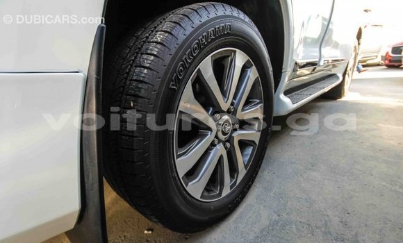 Acheter Import Voiture Toyota Land Cruiser Blanc à Import - Dubai, Estuaire Acheter Import Voiture Toyota Land Cruiser Blanc à Import - Dubai, Estuaire