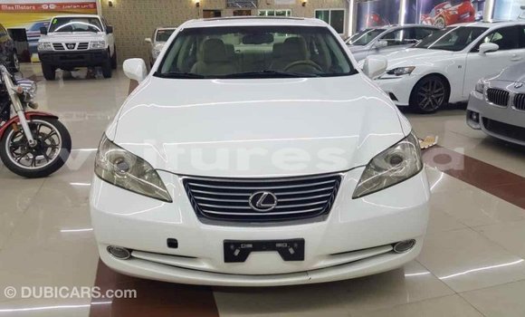 Acheter Import Voiture Lexus ES Blanc à Import - Dubai, Estuaire Acheter Import Voiture Lexus ES Blanc à Import - Dubai, Estuaire