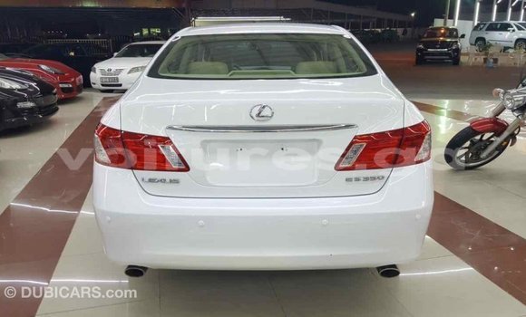 Acheter Import Voiture Lexus ES Blanc à Import - Dubai, Estuaire Acheter Import Voiture Lexus ES Blanc à Import - Dubai, Estuaire