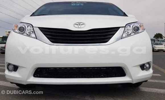 Sayi Imported Toyota Sienna White Mota in Import - Dubai a estuary Sayi Imported Toyota Sienna White Mota in Import - Dubai a estuary
