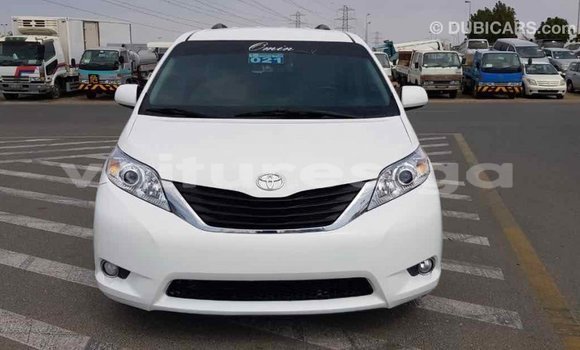 Sayi Imported Toyota Sienna White Mota in Import - Dubai a estuary Sayi Imported Toyota Sienna White Mota in Import - Dubai a estuary