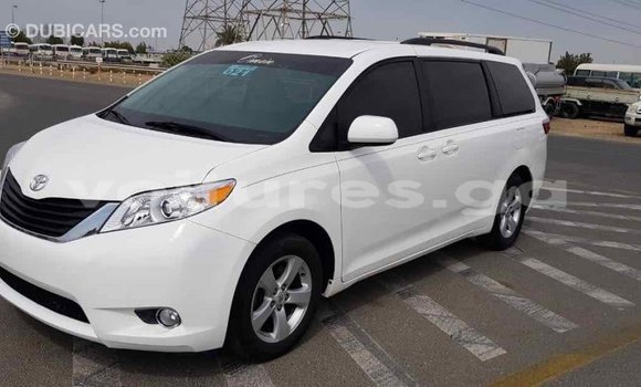 Sayi Imported Toyota Sienna White Mota in Import - Dubai a estuary Sayi Imported Toyota Sienna White Mota in Import - Dubai a estuary