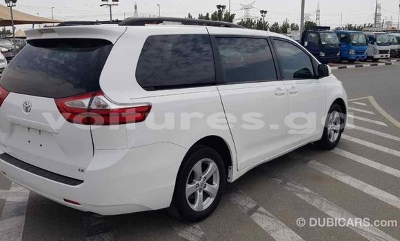 Sayi Imported Toyota Sienna White Mota in Import - Dubai a estuary Sayi Imported Toyota Sienna White Mota in Import - Dubai a estuary