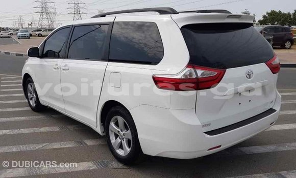 Sayi Imported Toyota Sienna White Mota in Import - Dubai a estuary Sayi Imported Toyota Sienna White Mota in Import - Dubai a estuary