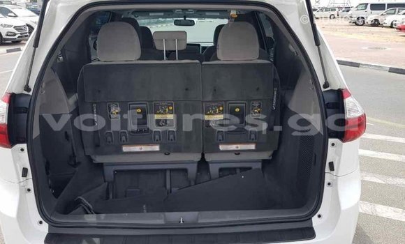 Sayi Imported Toyota Sienna White Mota in Import - Dubai a estuary Sayi Imported Toyota Sienna White Mota in Import - Dubai a estuary