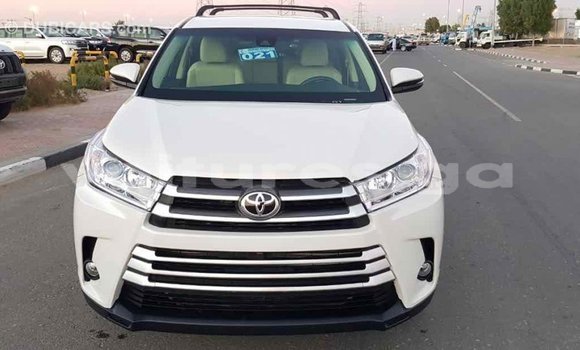 Sayi Imported Toyota Highlander White Mota in Import - Dubai a estuary Sayi Imported Toyota Highlander White Mota in Import - Dubai a estuary