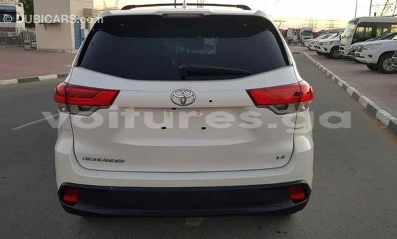 Sayi Imported Toyota Highlander White Mota in Import - Dubai a estuary Sayi Imported Toyota Highlander White Mota in Import - Dubai a estuary