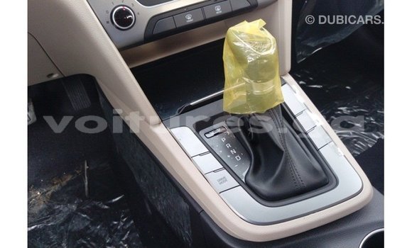 Acheter Import Voiture Hyundai Elantra Blanc à Import - Dubai, Estuaire Acheter Import Voiture Hyundai Elantra Blanc à Import - Dubai, Estuaire