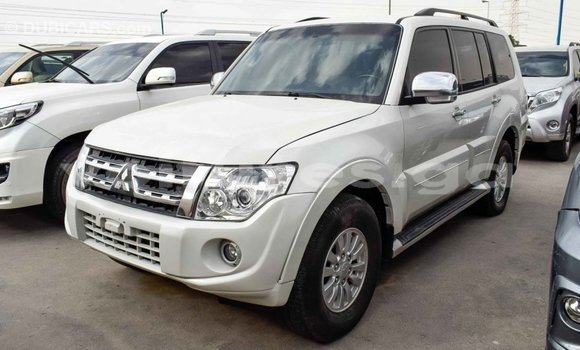 Acheter Import Voiture Mitsubishi Pajero Blanc à Import - Dubai, Estuaire Acheter Import Voiture Mitsubishi Pajero Blanc à Import - Dubai, Estuaire