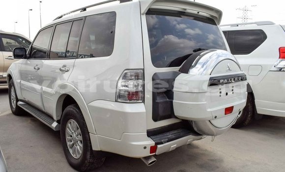 Acheter Import Voiture Mitsubishi Pajero Blanc à Import - Dubai, Estuaire Acheter Import Voiture Mitsubishi Pajero Blanc à Import - Dubai, Estuaire