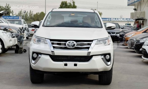Acheter Import Voiture Toyota Fortuner Blanc à Import - Dubai, Estuaire Acheter Import Voiture Toyota Fortuner Blanc à Import - Dubai, Estuaire