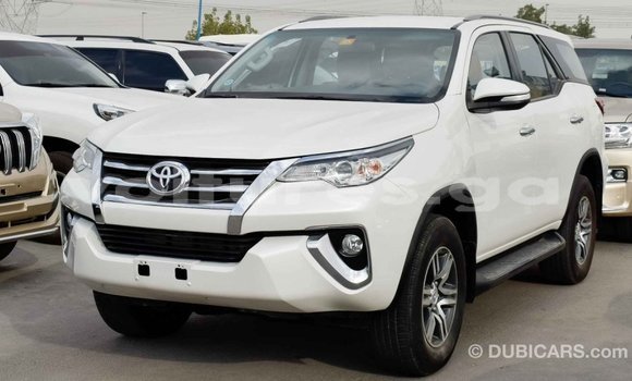Acheter Import Voiture Toyota Fortuner Blanc à Import - Dubai, Estuaire Acheter Import Voiture Toyota Fortuner Blanc à Import - Dubai, Estuaire