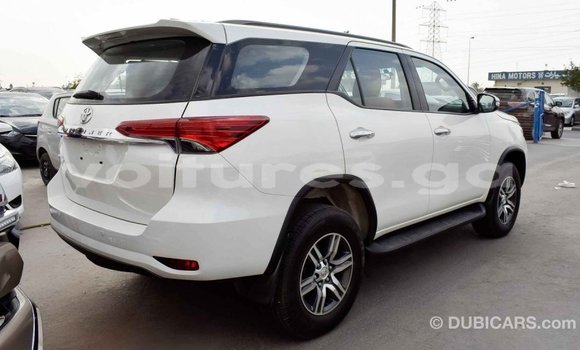 Acheter Import Voiture Toyota Fortuner Blanc à Import - Dubai, Estuaire Acheter Import Voiture Toyota Fortuner Blanc à Import - Dubai, Estuaire