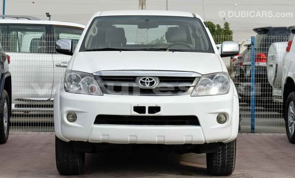 Acheter Import Voiture Toyota Fortuner Blanc à Import - Dubai, Estuaire Acheter Import Voiture Toyota Fortuner Blanc à Import - Dubai, Estuaire