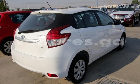 Acheter Import Voiture Toyota Yaris Blanc à Import - Dubai, Estuaire Acheter Import Voiture Toyota Yaris Blanc à Import - Dubai, Estuaire