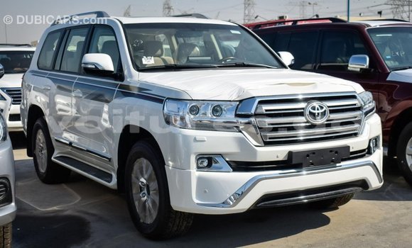 Acheter Import Voiture Toyota Land Cruiser Blanc à Import - Dubai, Estuaire Acheter Import Voiture Toyota Land Cruiser Blanc à Import - Dubai, Estuaire