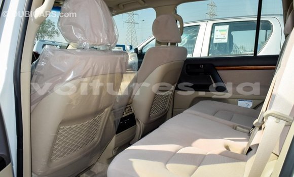 Acheter Import Voiture Toyota Land Cruiser Blanc à Import - Dubai, Estuaire Acheter Import Voiture Toyota Land Cruiser Blanc à Import - Dubai, Estuaire