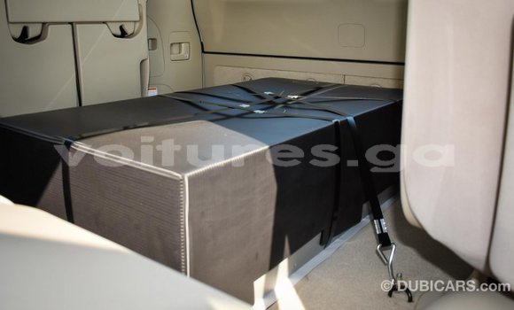 Acheter Import Voiture Toyota Land Cruiser Blanc à Import - Dubai, Estuaire Acheter Import Voiture Toyota Land Cruiser Blanc à Import - Dubai, Estuaire