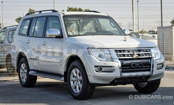 Acheter Import Voiture Mitsubishi Pajero Blanc à Import - Dubai, Estuaire Acheter Import Voiture Mitsubishi Pajero Blanc à Import - Dubai, Estuaire